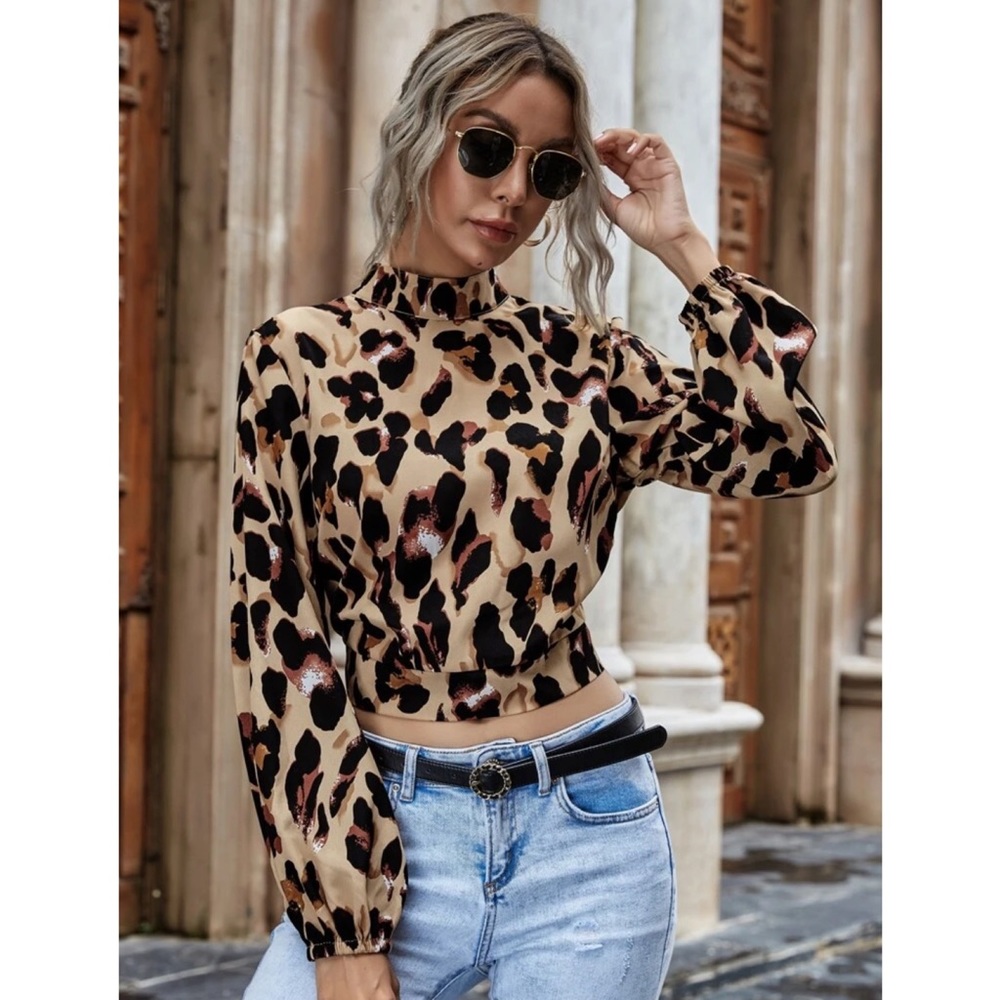 Leopard Print Open-Back Mock Neck Top - Picture 6 of 9